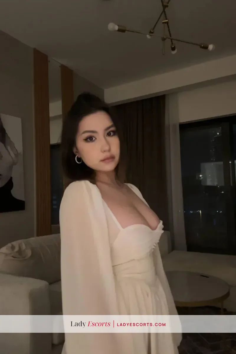 Nesty, 160 cm, bust C