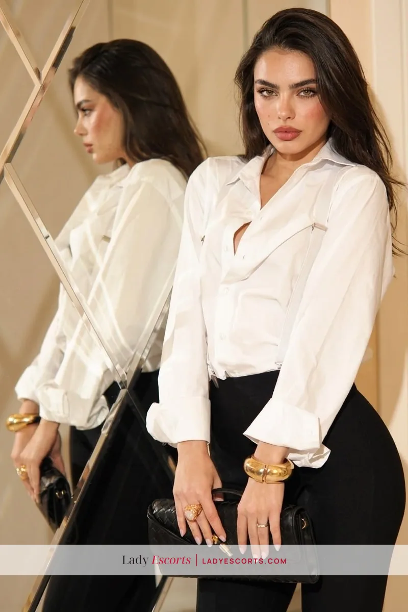 Brunette Leysia
