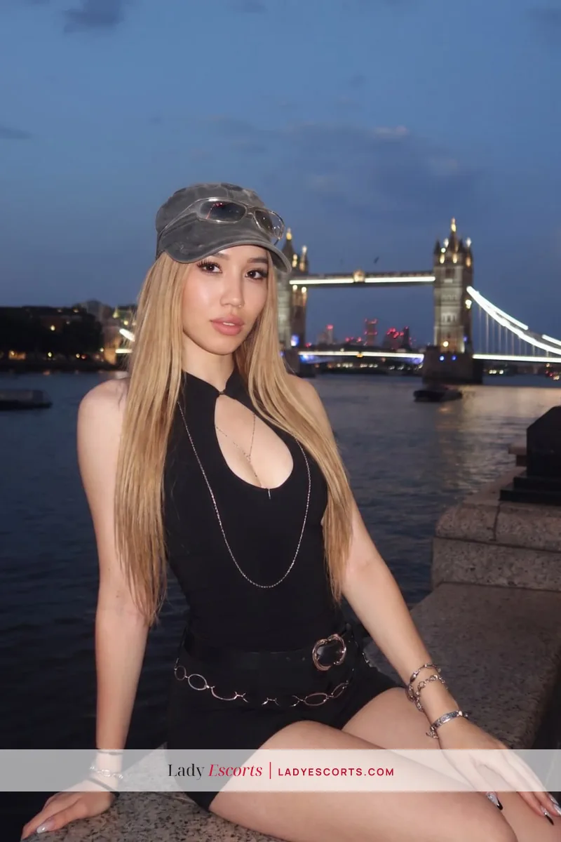 Blonde Samaliya
