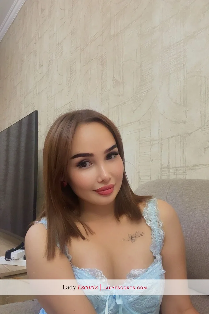 Guzel, 160 cm, bust B