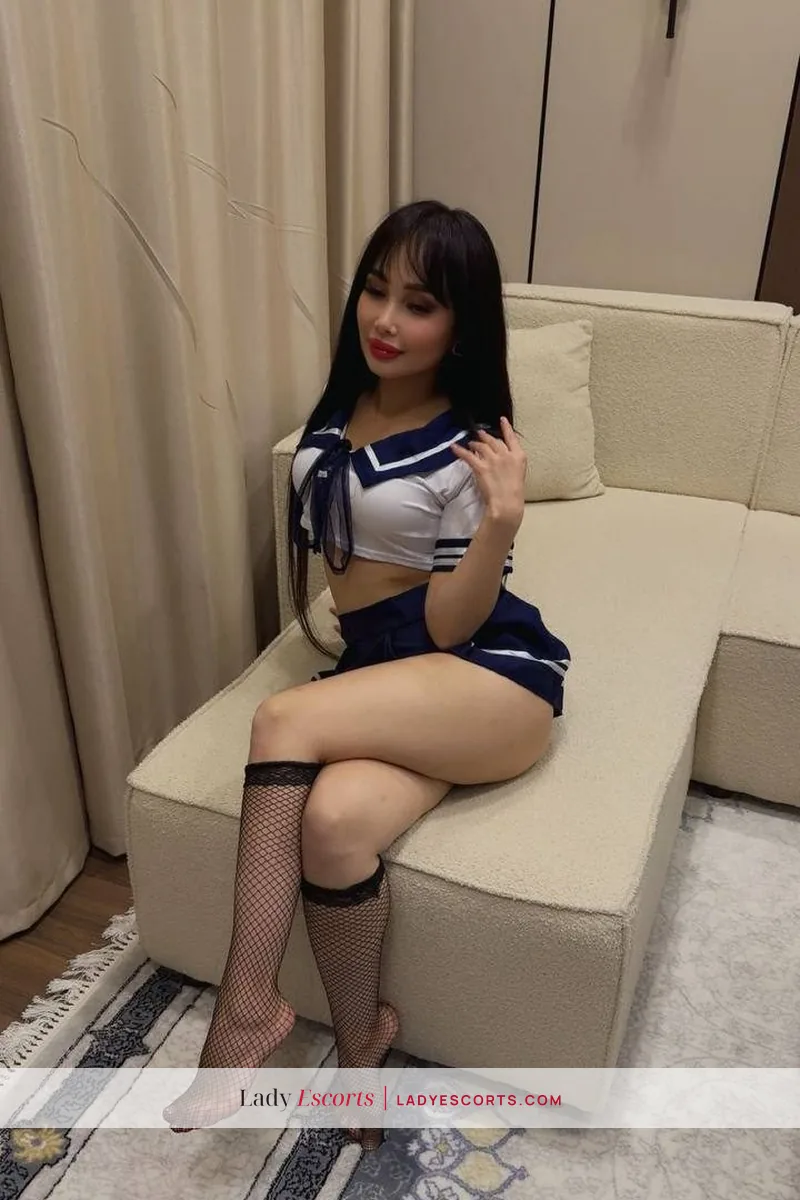 Brunette Guzel