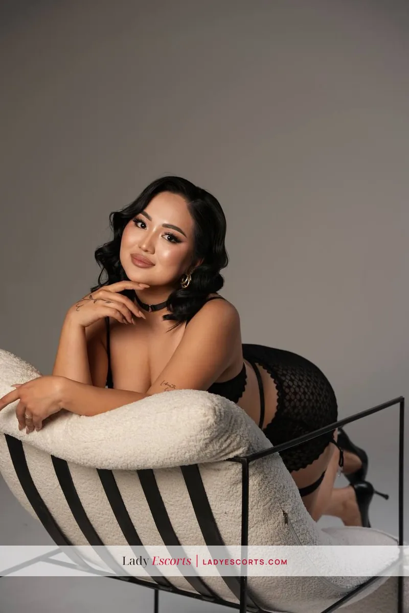 Ayla, 160 cm, bust B