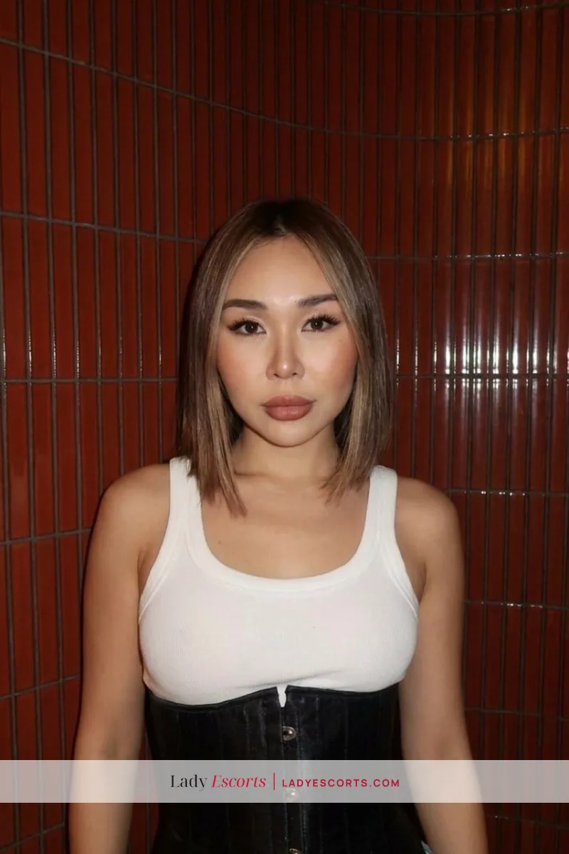 Brunette Rozalia