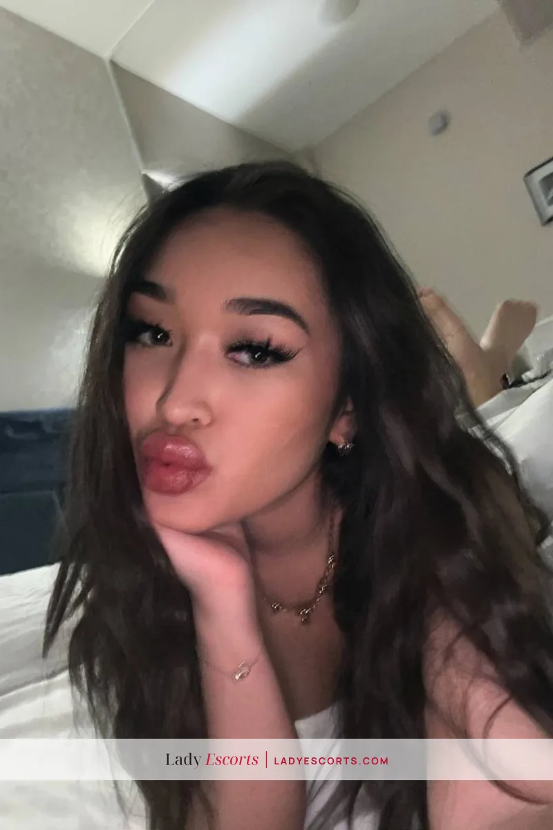 Brunette Maylin
