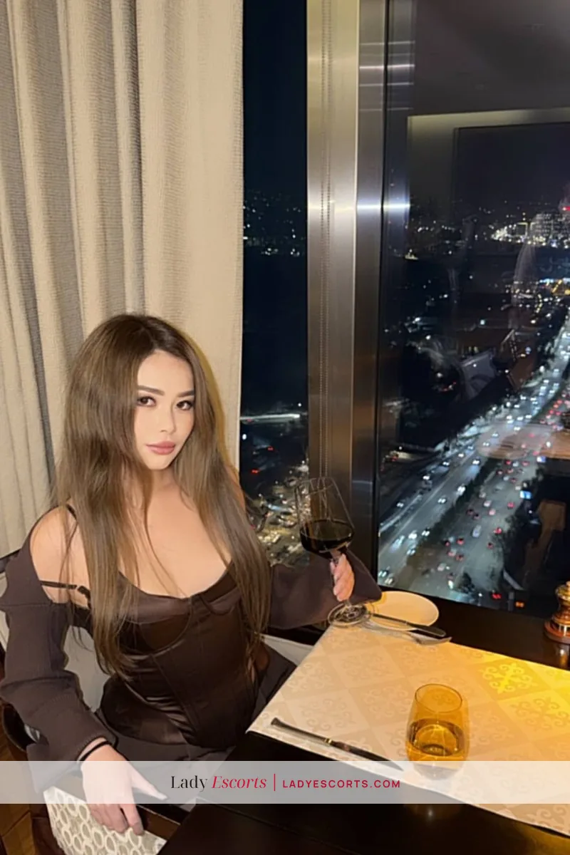Blonde Zhanel