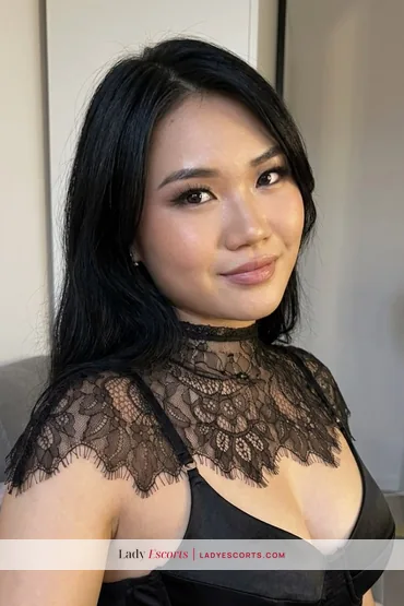Brunette Beauty Arina