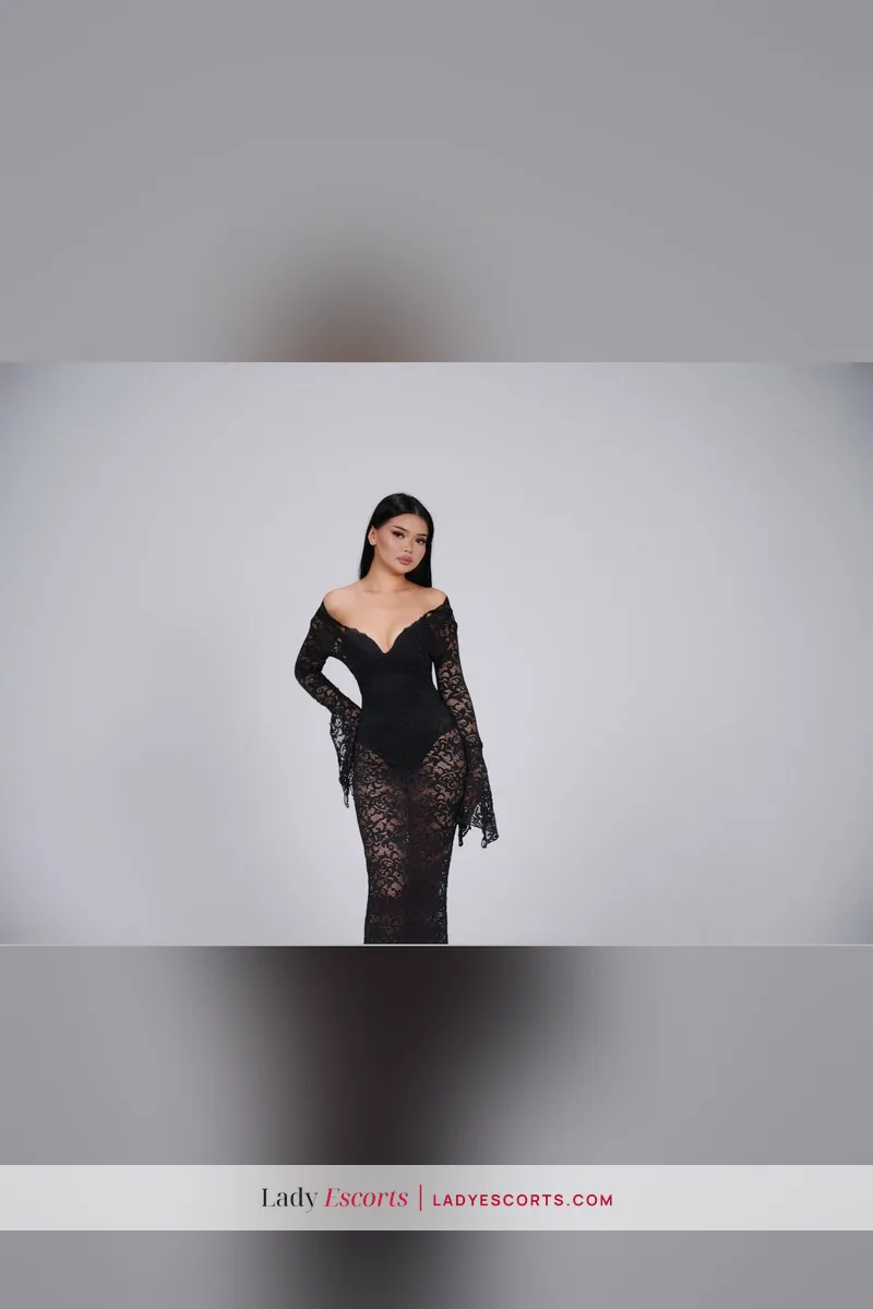 Regina, 168 cm, bust B