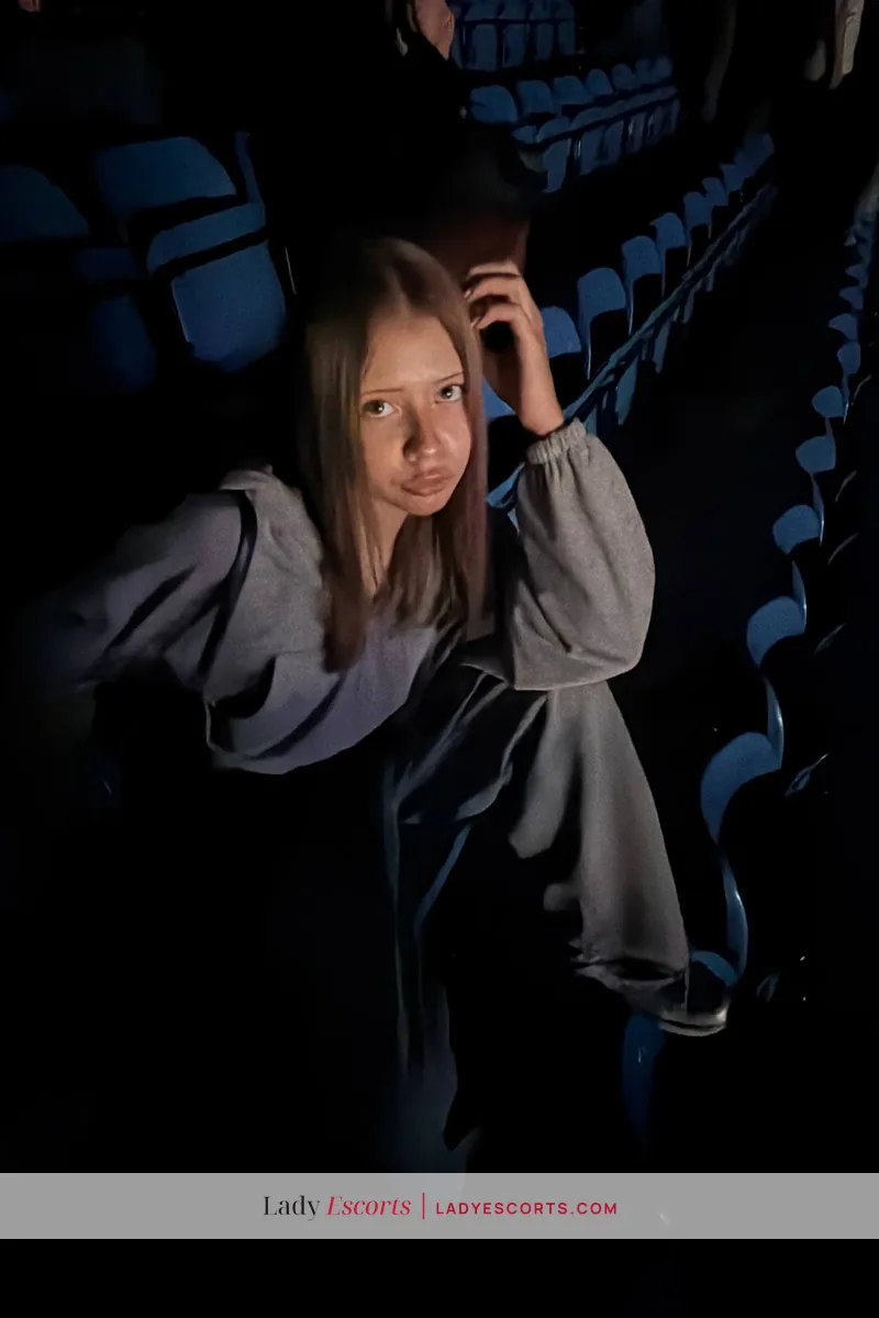 Slim Blonde Vika