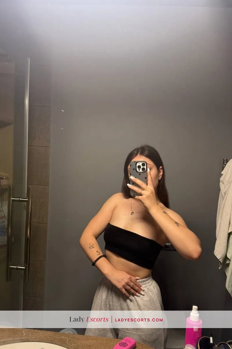 Brunette Sonya