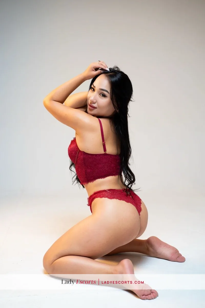 Brunette Beauty Adelaida