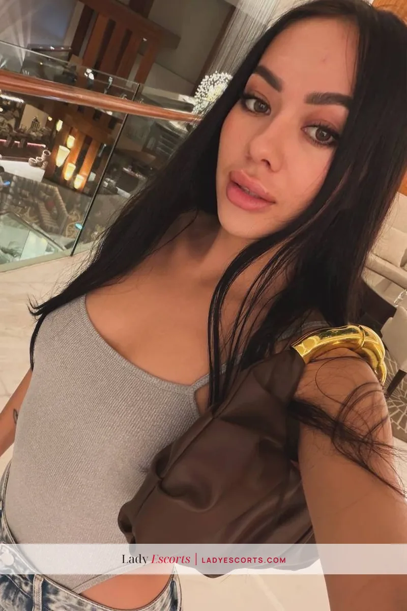Brunette Rianella