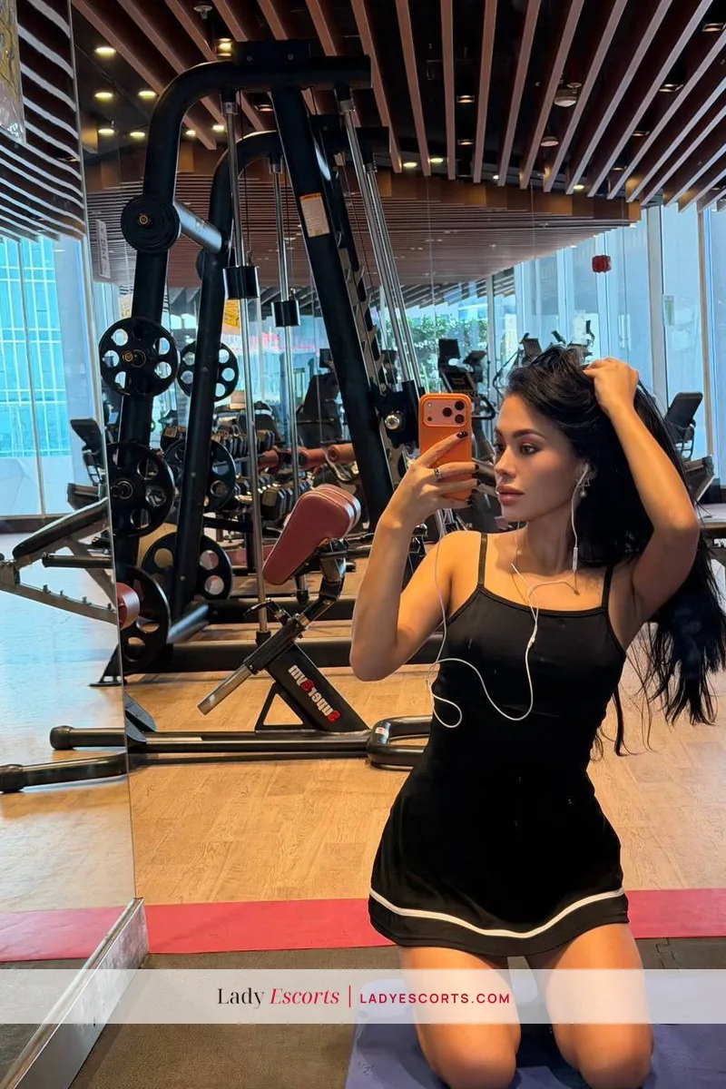 Slim Brunette Rianella