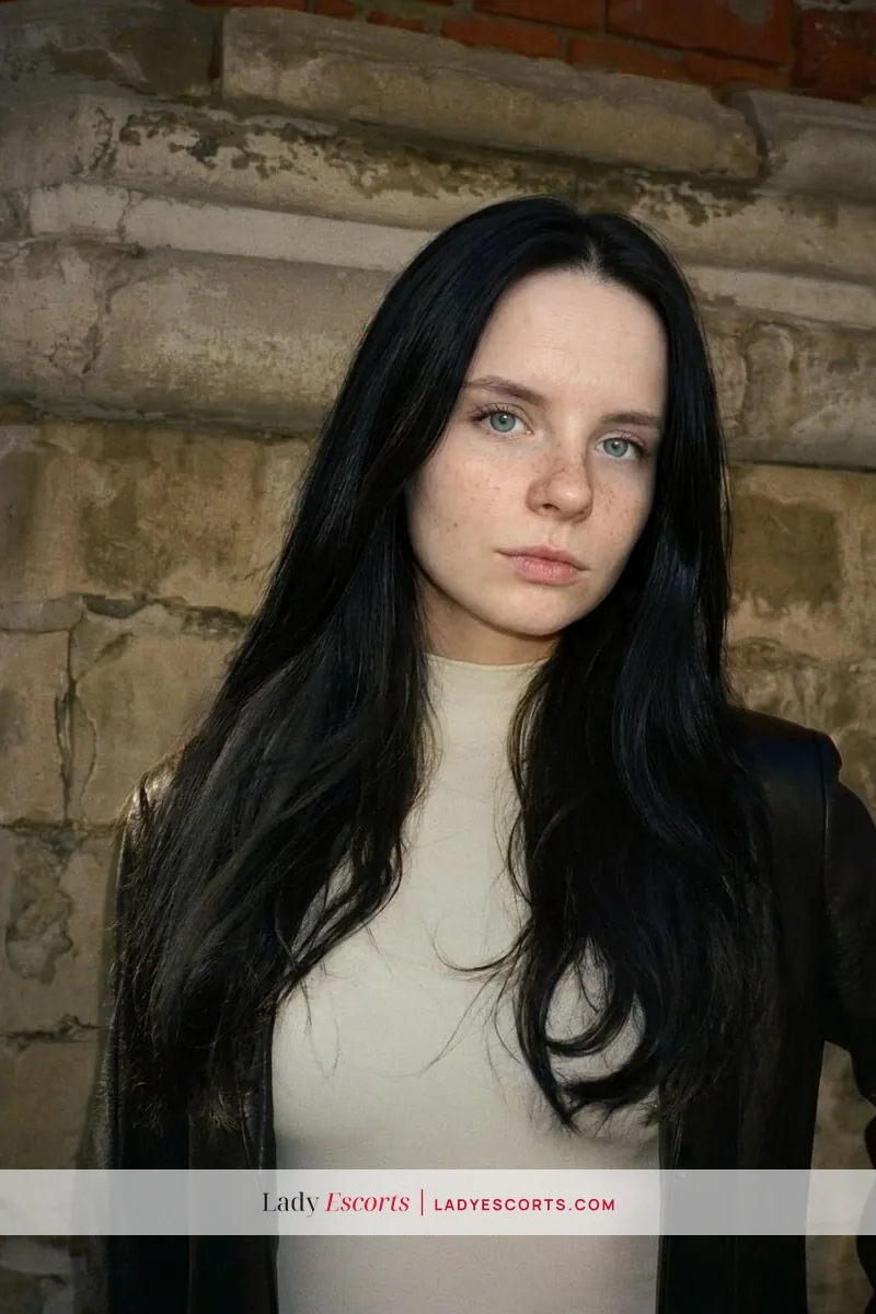 Arya, 165 cm, bust B
