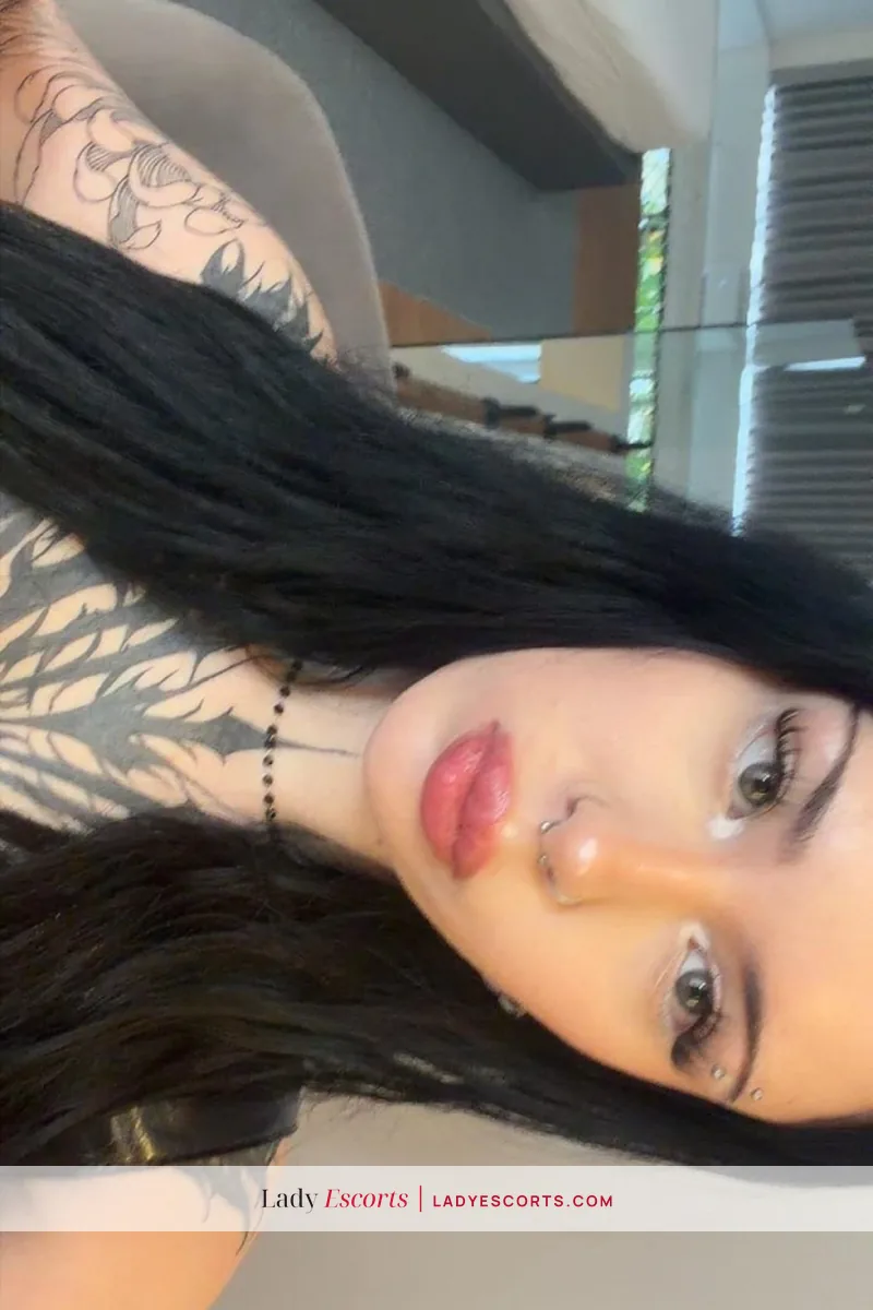 Yasmin, 165 cm, bust B