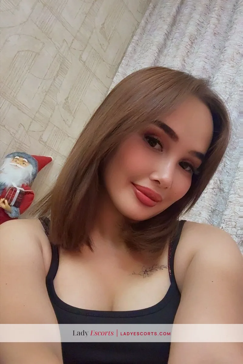 Brunette Guzel