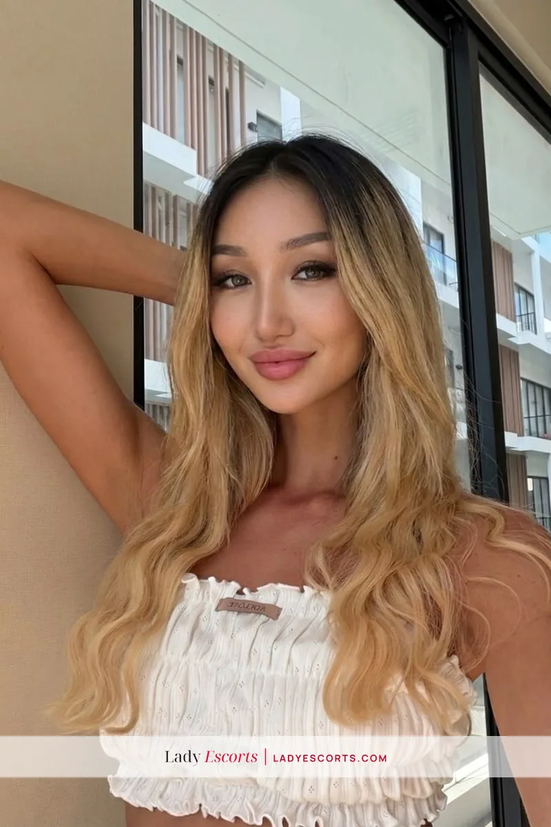Slim Blonde Adelia