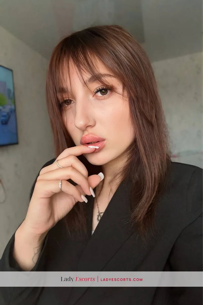 Sonya, 167 cm, bust B