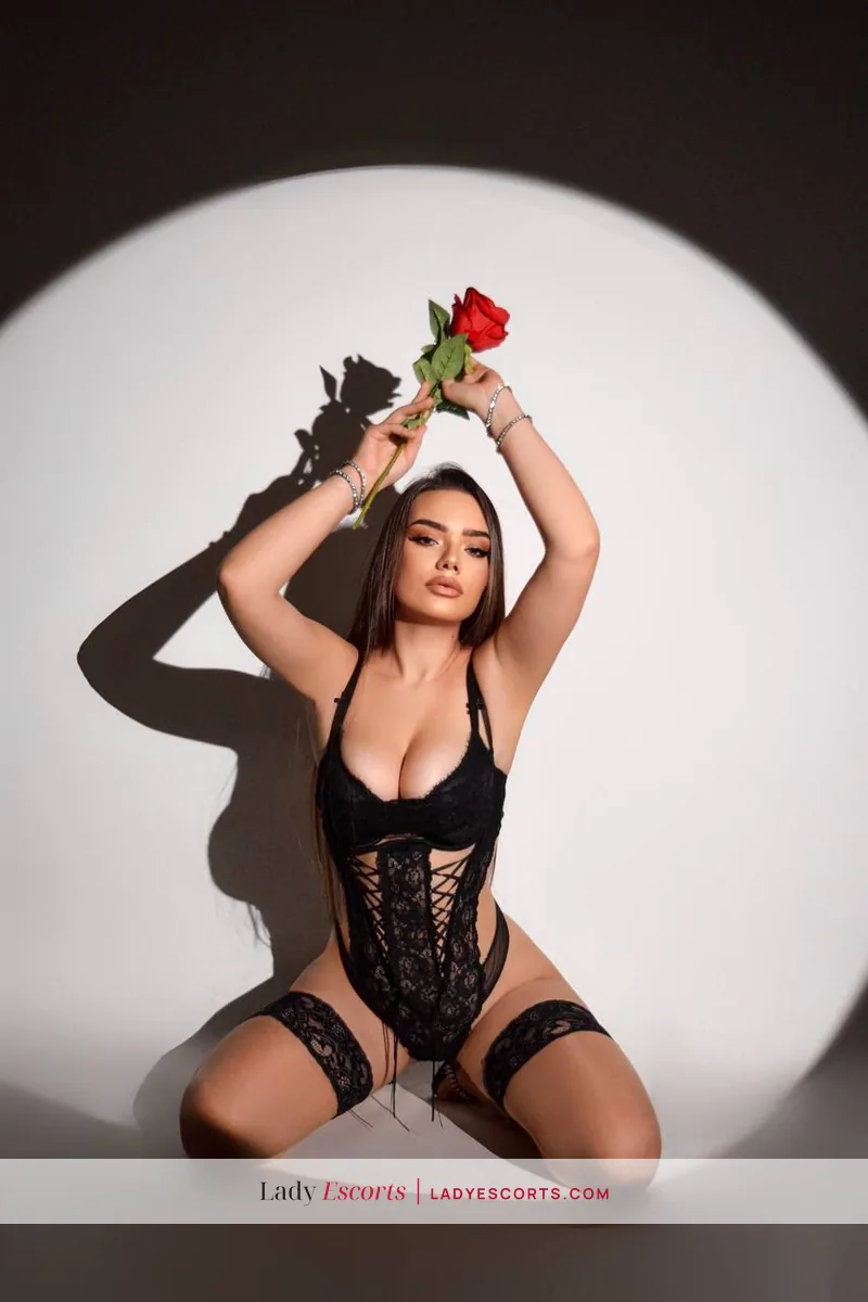 Jenna, 170 cm, bust B