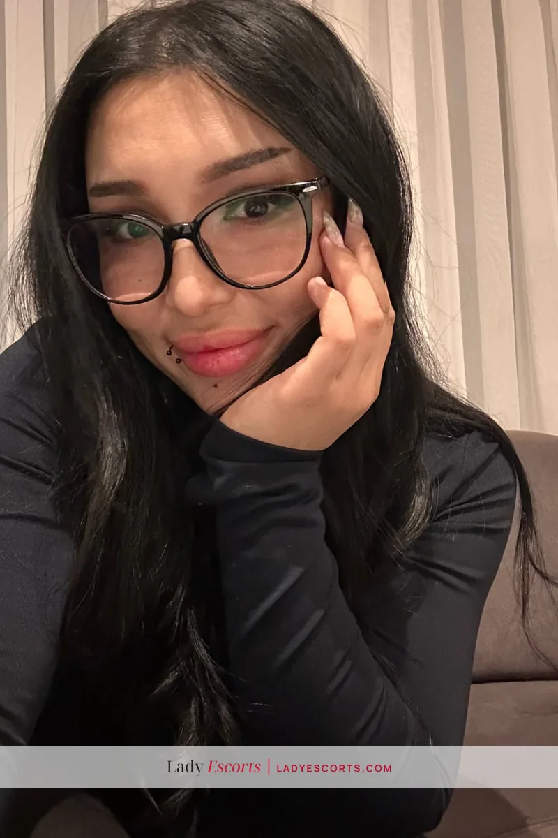 Brunette Beauty Jenny