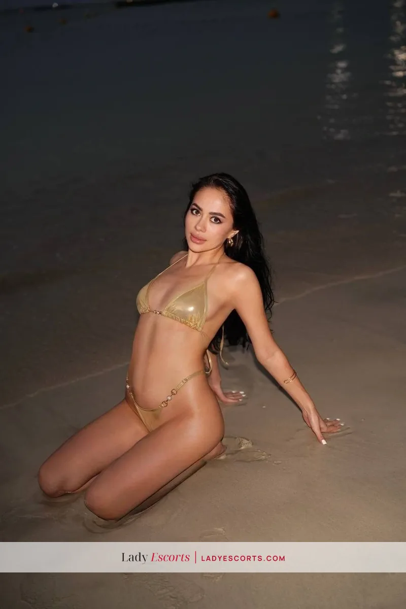 New Slim Brunette Reyna
