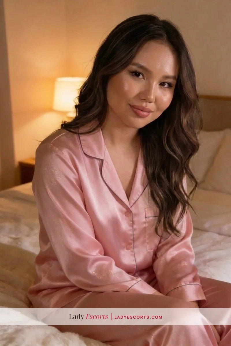 Slim Brunette Lina