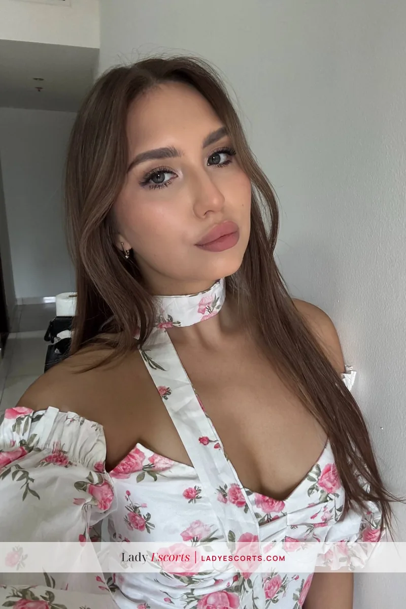 Brunette Diana