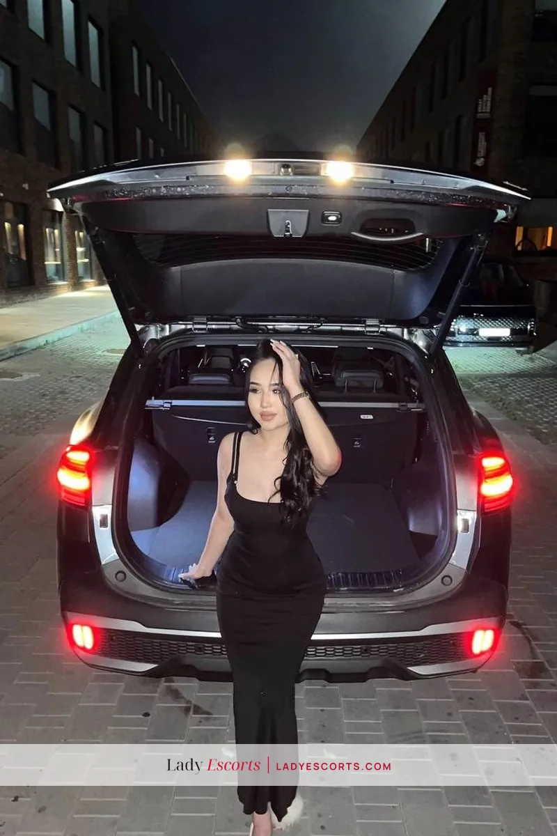 Brunette Kamila