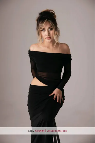Charming Beauty Gera
