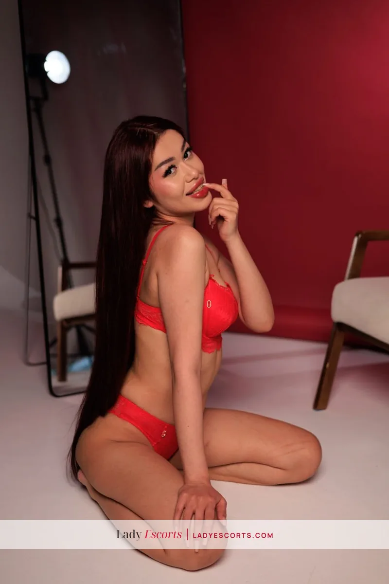 Zulia, 164 cm, bust A