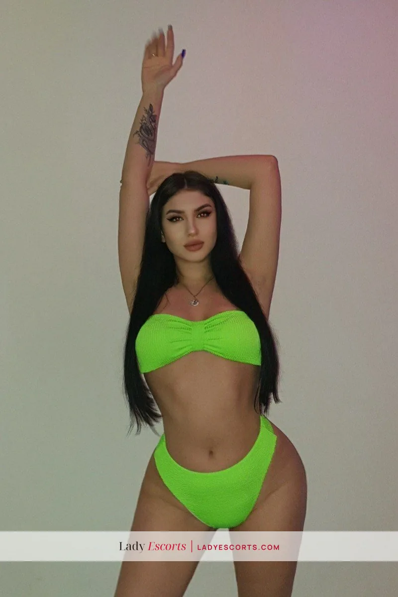 Brunette Greta