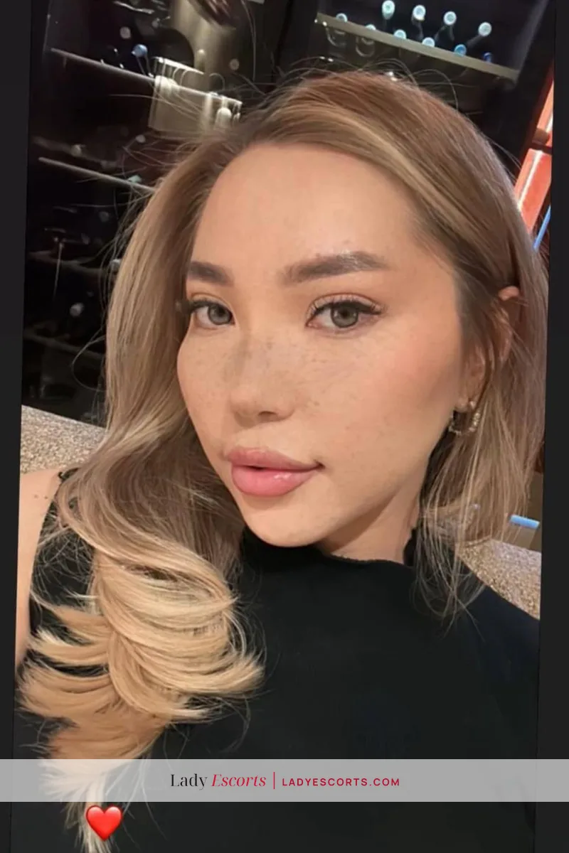 Blonde Nicole