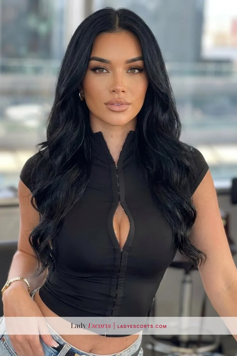 Brunette Madlen