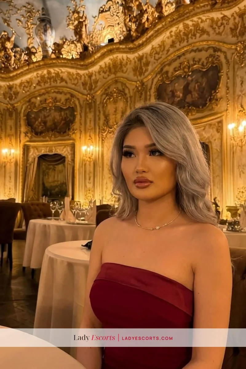 Monica, 170 cm, bust B