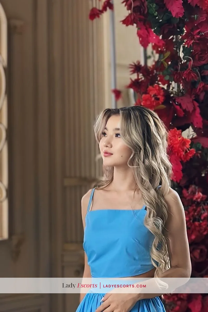 Petite Blonde Zhanna