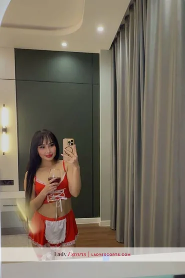 New Petite Brunette Guzel