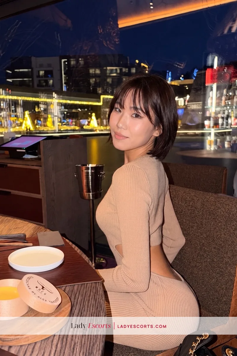 Petite Brunette Anora
