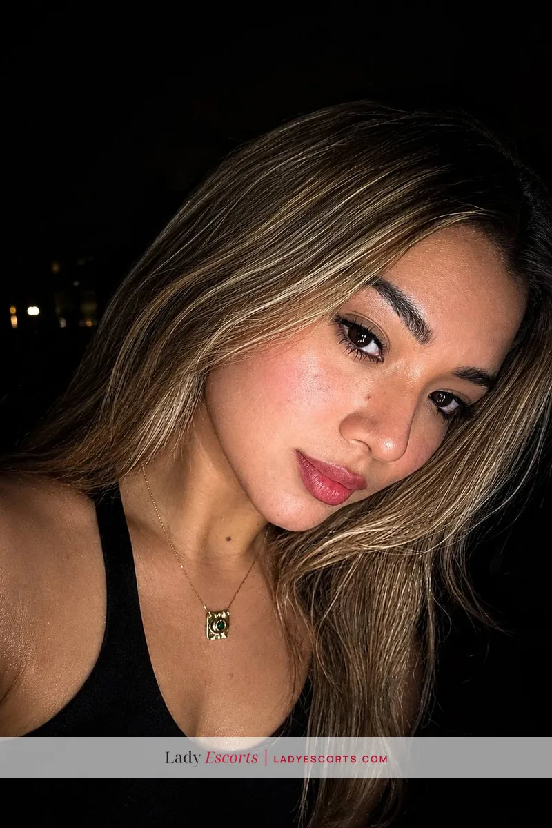 Blonde Beauty Aylin