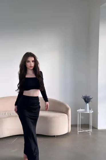 Escort woman elya dubai al barsha stylish