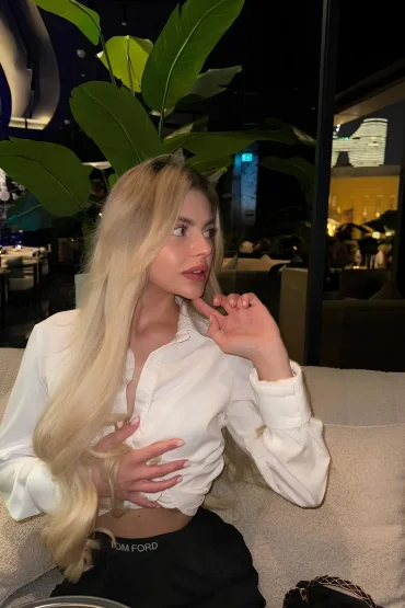 Rebecca | Photo № 1