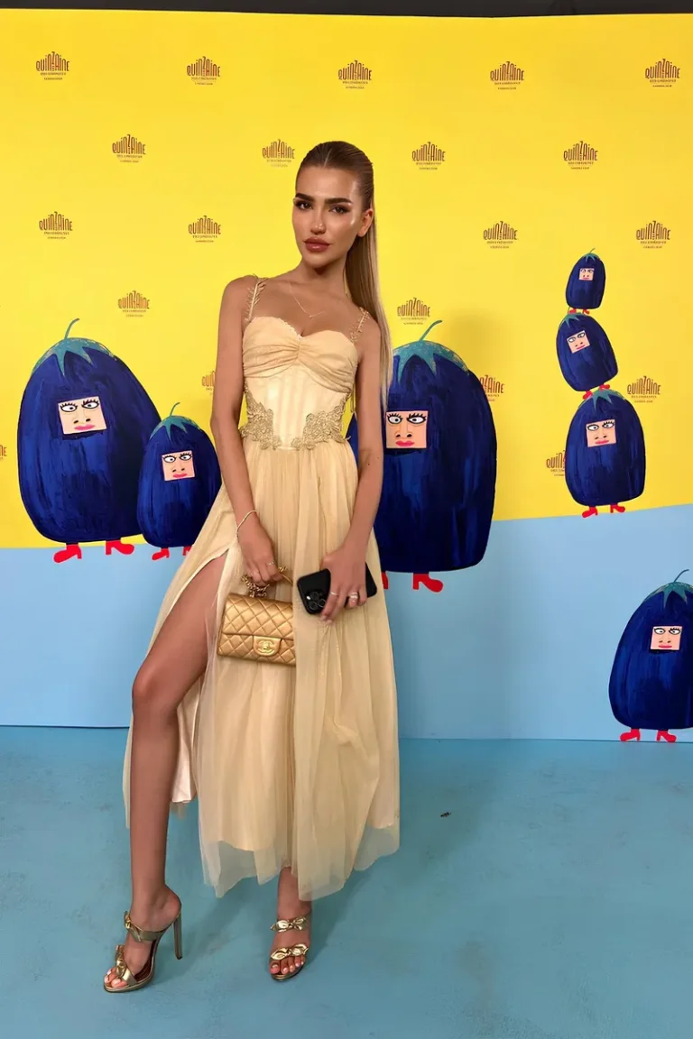 Media of Амели | 6