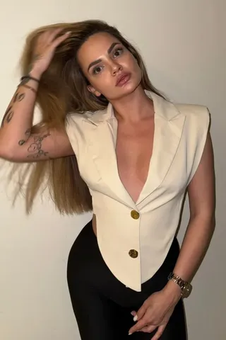 available escort Nancy Bur Dubai Dubai elite 