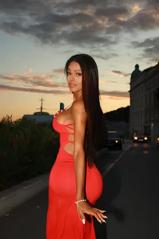 vip escort Valentina Emirates Hills UAE exquisite 